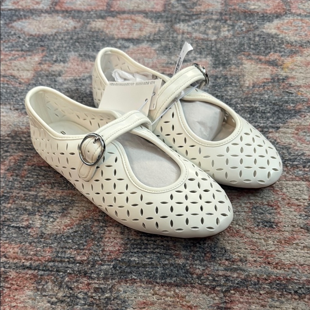 GAP Cream Mary Jane Dress Shoes for Kids